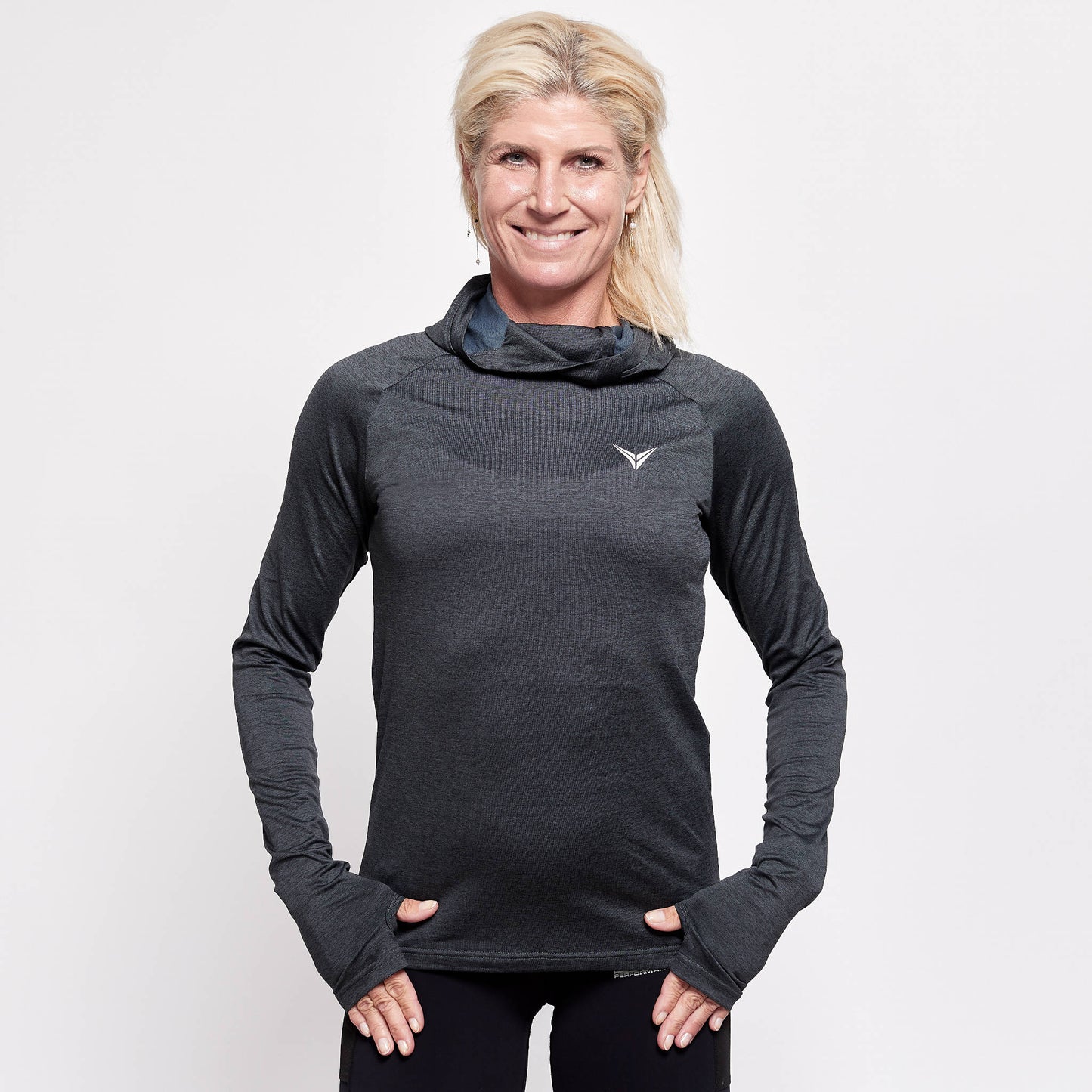Pre-order Hoodie Slim Fit sort 2.0 - Rikke Hørlykke x Winnershape