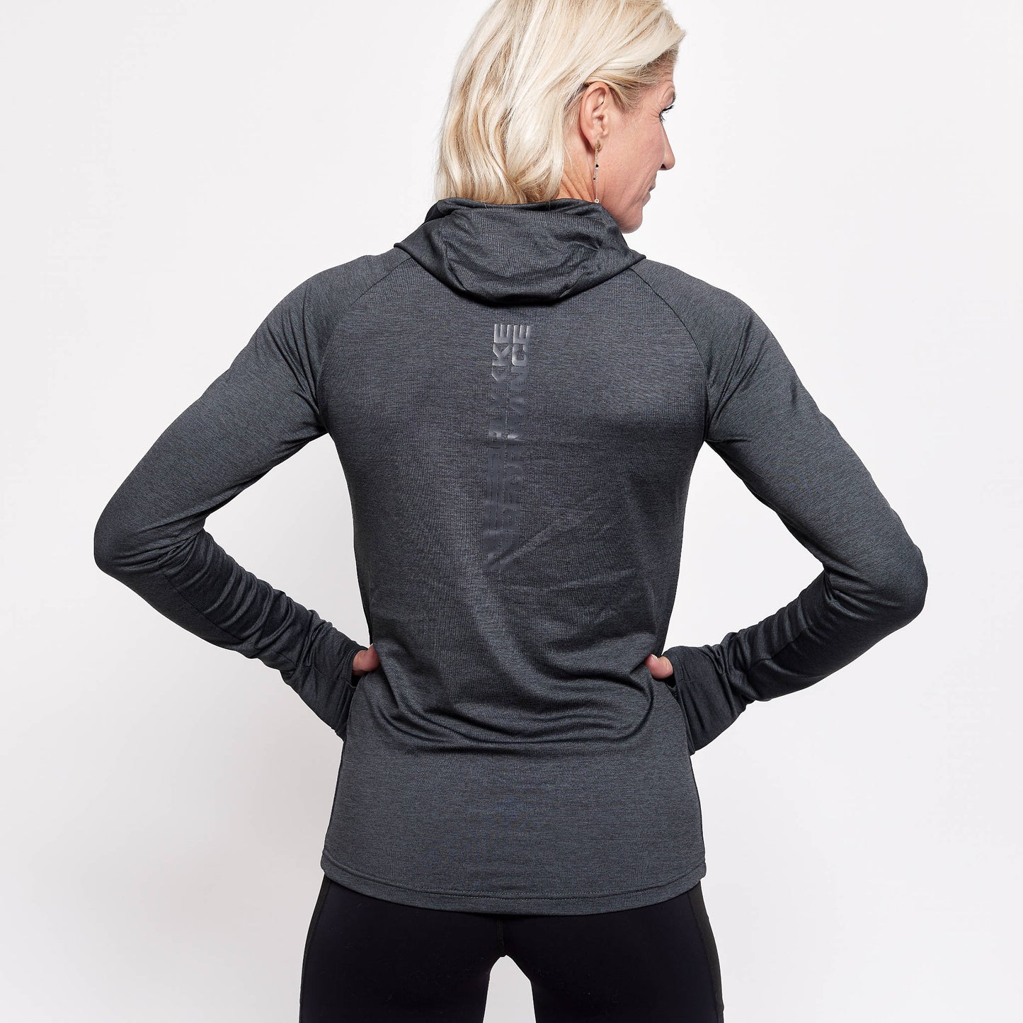 Pre-order Hoodie Slim Fit sort 2.0 - Rikke Hørlykke x Winnershape