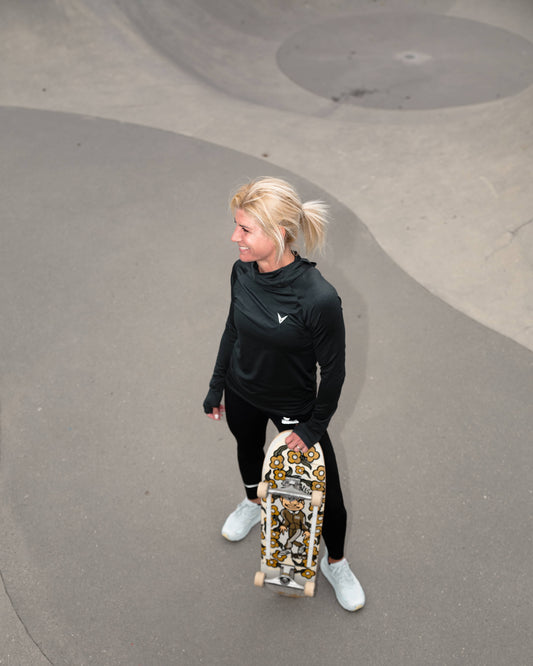 Pre-order Hoodie Slim Fit sort 2.0 - Rikke Hørlykke x Winnershape